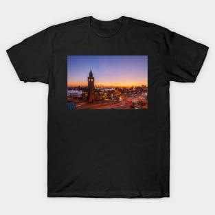 St. Pauli Landungsbrücken, Hamburg, dusk, afterglow T-Shirt